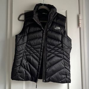 The North Face 550 Goose Down Vest in Black. Size Women’s Medium.